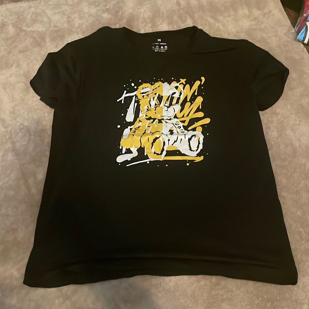 Cute graphic t-shirt!